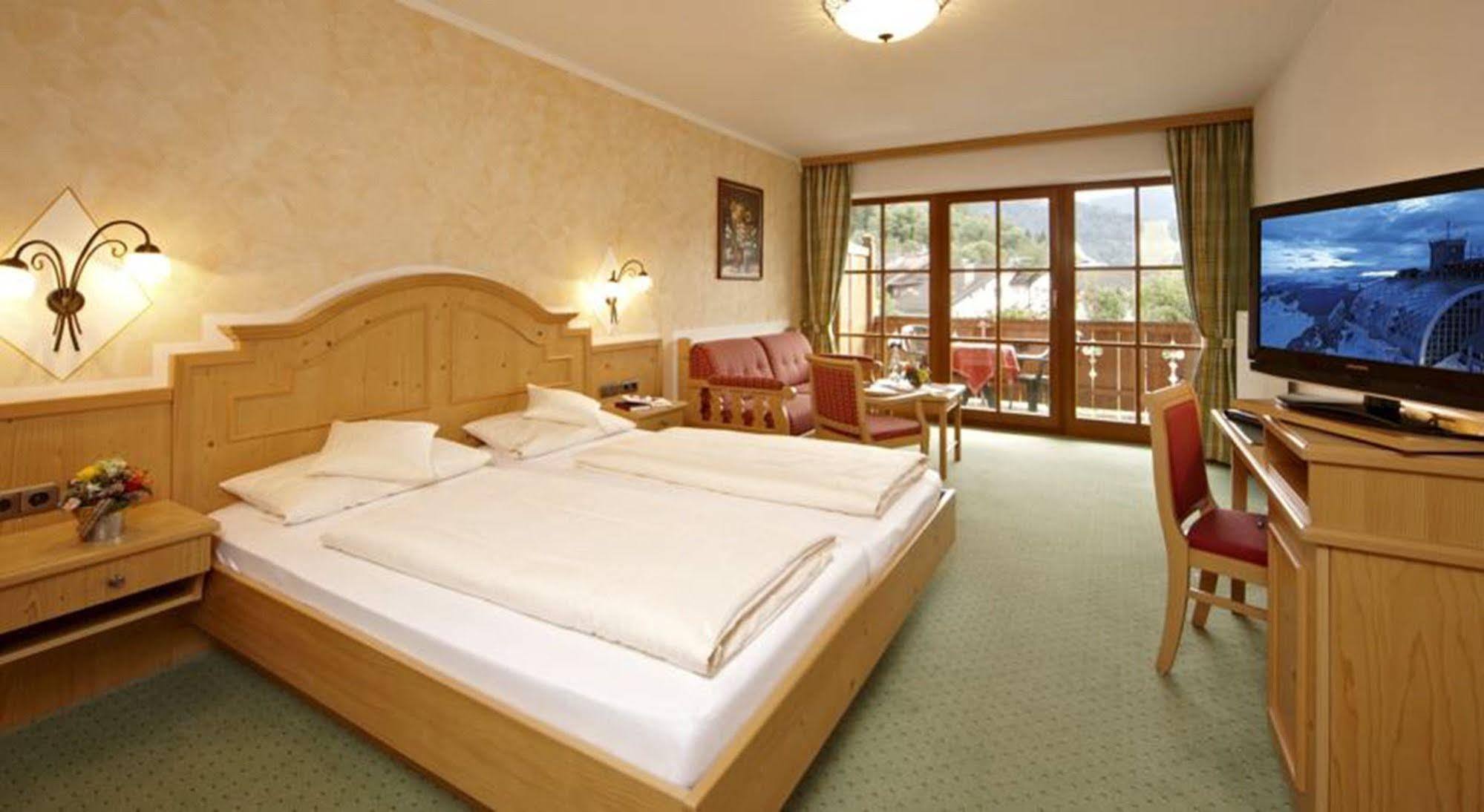 Hotel Schatten ガルミッシュ・パルテンキルヒェン エクステリア 写真